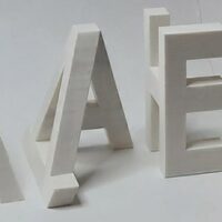 Instalación de impresión 3D de letras grandes | 3D printing installation of large letters | 3д печать инсталляции из больших букв