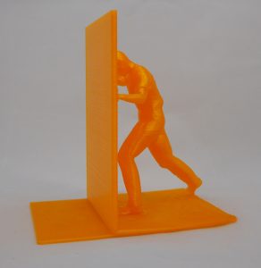 Impresión 3D de un sujetalibros con forma de figura humana | 3D printing of a book holder in the form of a human figurine | 3д печать держателя книг в виде фигурки человека