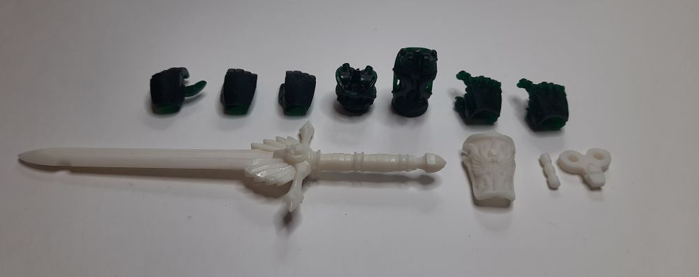 Impresión 3D de espadas, armaduras y piezas para figuras de colección