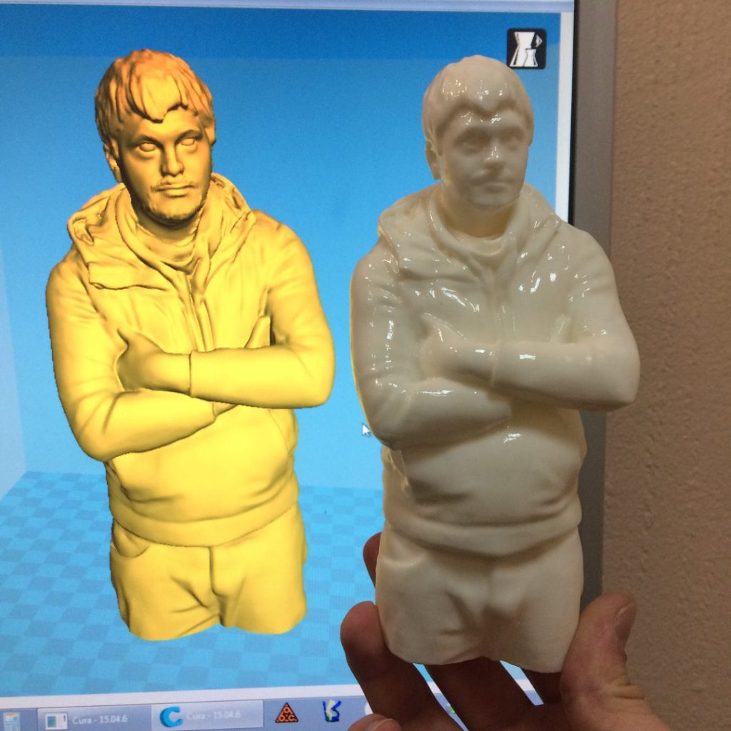 Impresión 3D de una figura humana|3D printing of a human figurine|3д печать фигурки человека