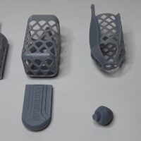 Impresión en 3D de jaulas para pájaros a partir de fotopolímero elástico gris. Pieza impresa en 3D | 3D printing of bird cages from grey elastic photopolymer. 3D printed part