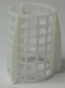 Impresión 3D de jaulas de pájaros a partir de fotopolímero blanco. Pieza impresa en 3D | 3D printing of bird cages from white photopolymer. 3D printed part