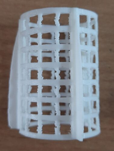 Impresión en 3D de jaulas para pájaros. Pieza impresa en plástico mediante el método FDM | 3D printing of bird cages. Part printed from plastic by FDM method