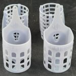 Impresión 3D de jaulas de pájaros a partir de fotopolímero blanco. Pieza impresa en 3D | 3D printing of bird cages from white photopolymer. 3D printed part