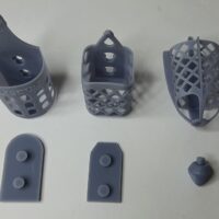 Impresión en 3D de jaulas para pájaros a partir de fotopolímero elástico gris. Pieza impresa en 3D | 3D printing of bird cages from grey elastic photopolymer. 3D printed part