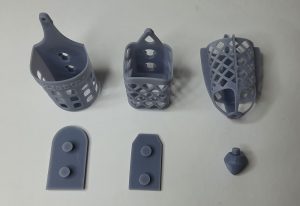 Impresión en 3D de jaulas para pájaros a partir de fotopolímero elástico gris. Pieza impresa en 3D | 3D printing of bird cages from grey elastic photopolymer. 3D printed part