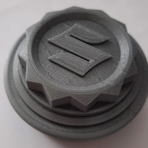 Impresión en 3D del tapacubos de Suzuki | 3D printing of Suzuki hubcaps