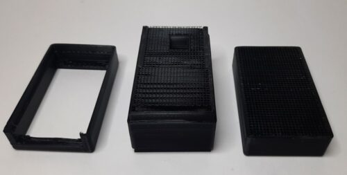 Impresión 3D de la carcasa del mecanismo. Vista inferior | 3D printing of the mechanism housing. Bottom view