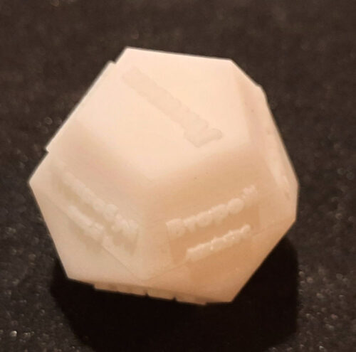 Impresión en 3D del cubo de los deseos. Pieza impresa | 3D printing of the wishing cube. Printed part