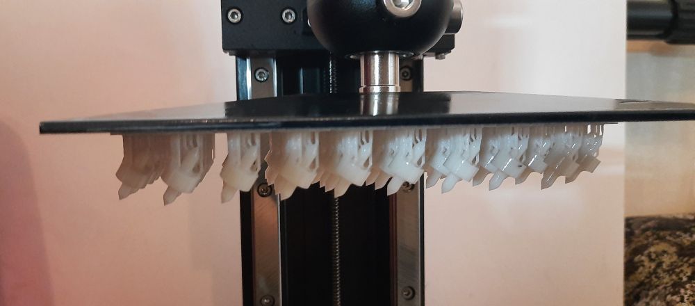 Desarrollo e impresión 3D de guías para soportes publicitarios