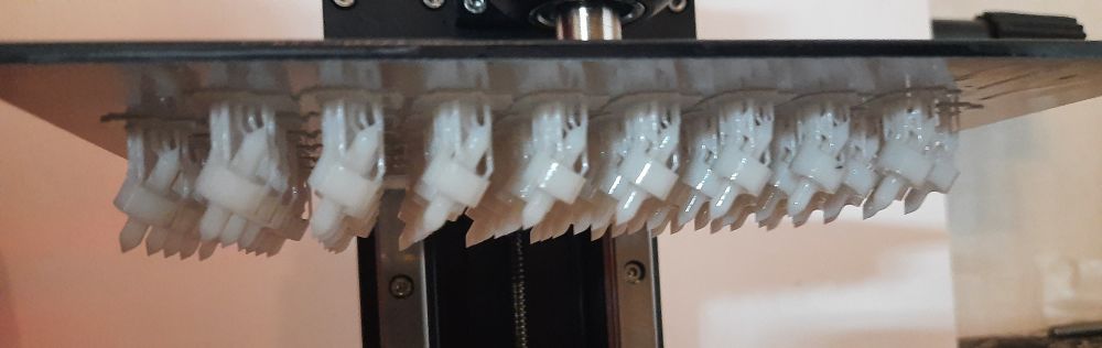 Desarrollo e impresión 3D de guías para soportes publicitarios
