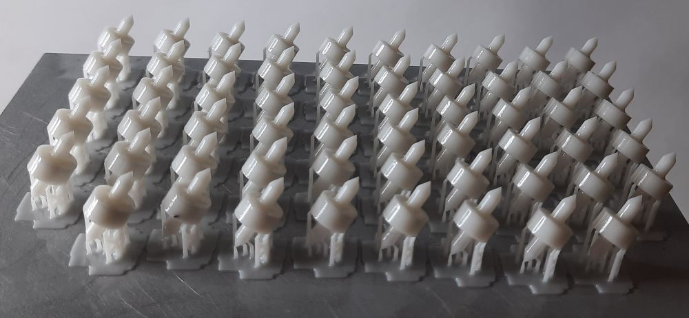 Desarrollo e impresión 3D de guías para soportes publicitarios