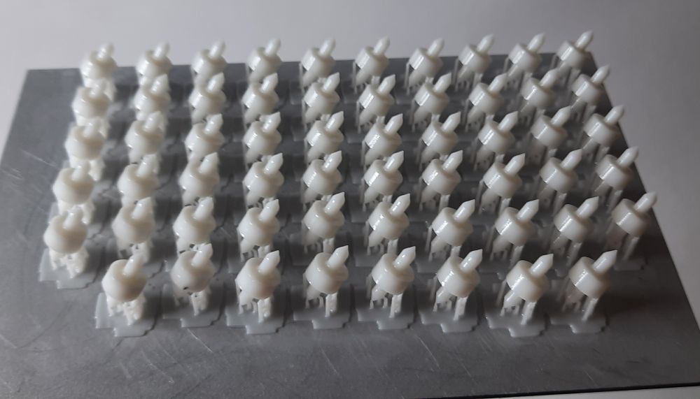 Desarrollo e impresión 3D de guías para soportes publicitarios