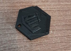 Impresión en 3D de una insignia con emblema. Piezas impresas | 3D printing of a badge with emblem. Printed part